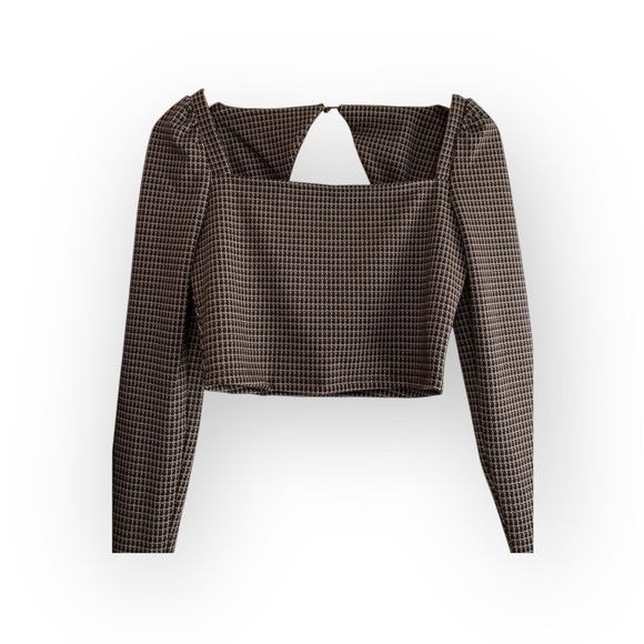 NWOT – New without tags. Never worn. No tag, but item is new and unused. - Picture 4 of 5